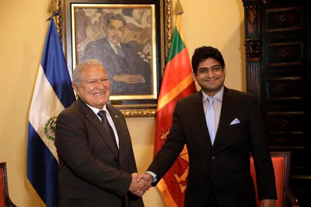 Hon._State_Minister_with_the_President_of_El_Salvador_Small