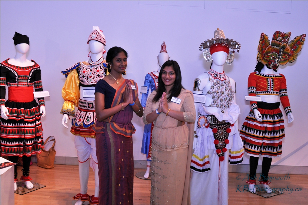 Consulate_staff_assisted_at_the_exhibitiion