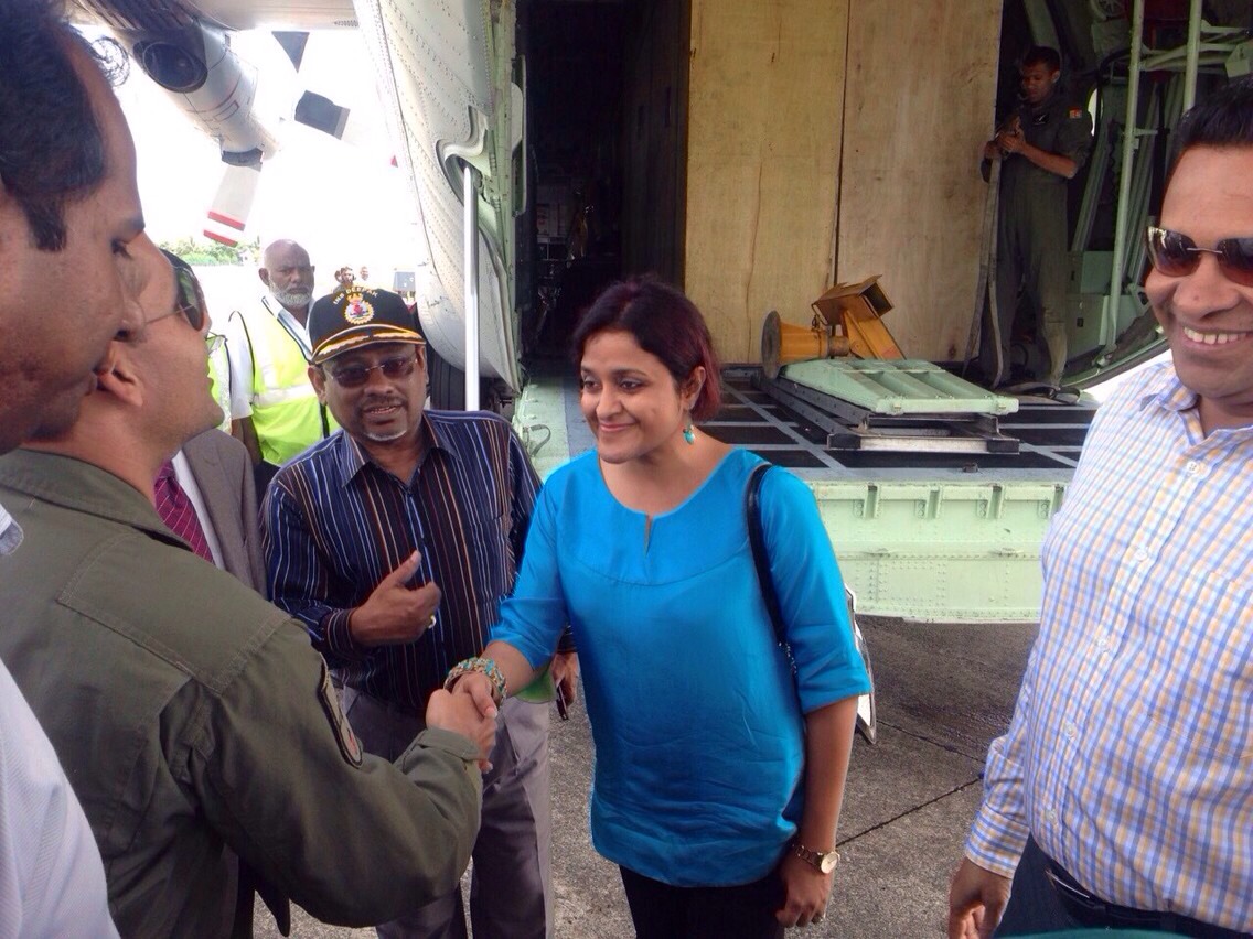 Maldivian_FMr_greeting_the_SLAF_crews